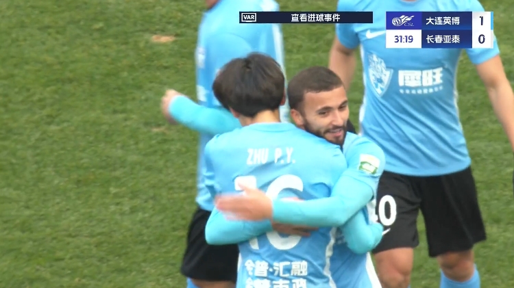 19歲朱鵬宇中超處子球！大連英博1-0領(lǐng)先長(zhǎng)春亞泰，馬萊萊助攻