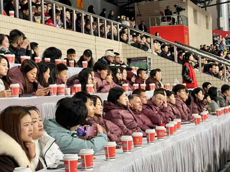 北青體育：中國女足現(xiàn)身中甲賽場，觀看重慶銅梁龍vs遼寧鐵人