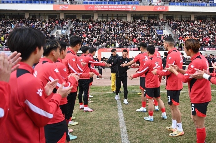 今日賽前，俱樂部為前球員馬曉磊及文爍舉行了退役儀式