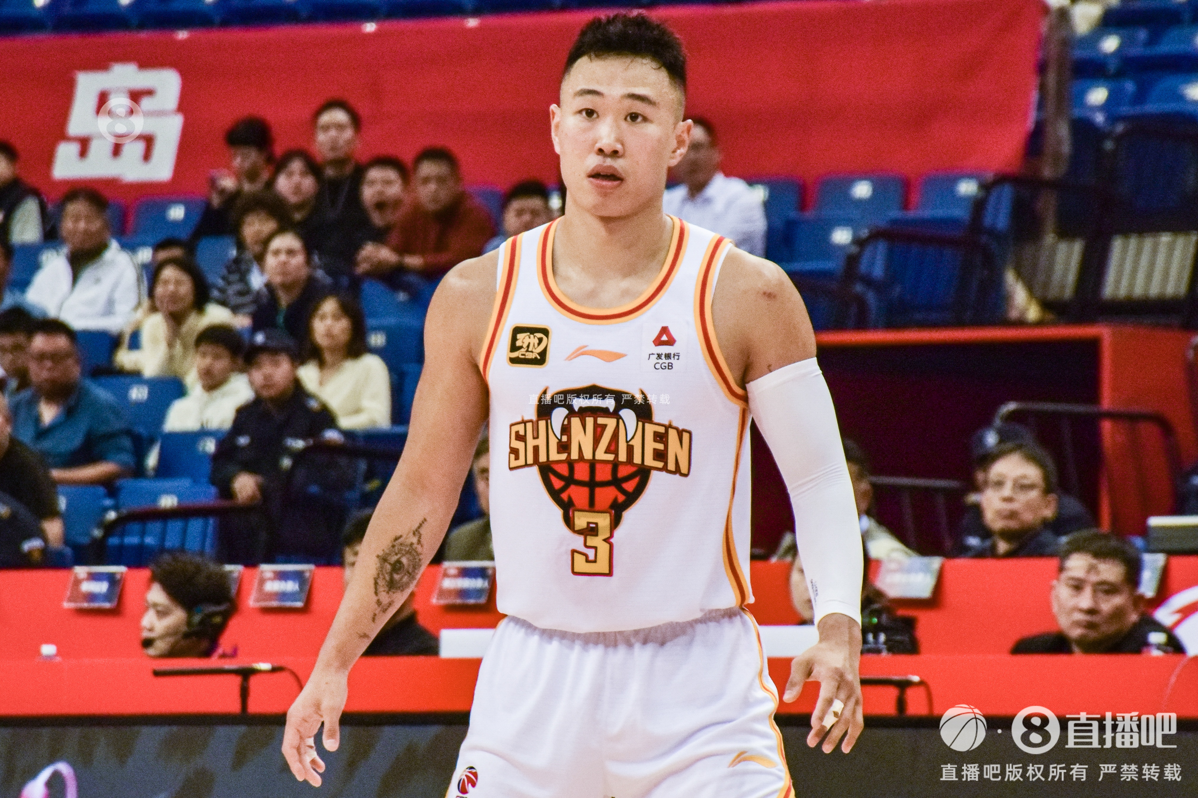 攻防俱佳！賀希寧17中8&三分7中3拿到19分 貢獻4次搶斷