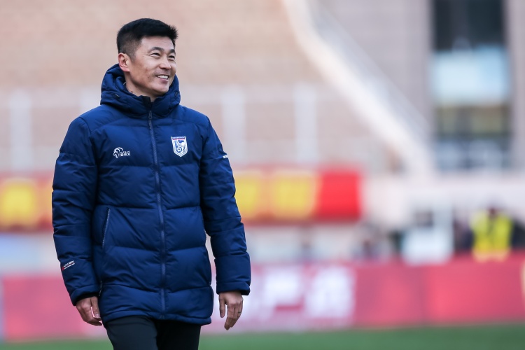 足球報(bào)：大連英博低調(diào)備戰(zhàn)，簽約贊助商為大連足球注入新活力
