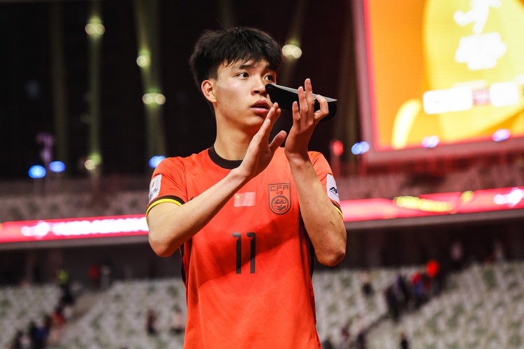 期待首秀！18歲王鈺棟入選中澳戰(zhàn)名單&穿11號，首進(jìn)國足正賽名單