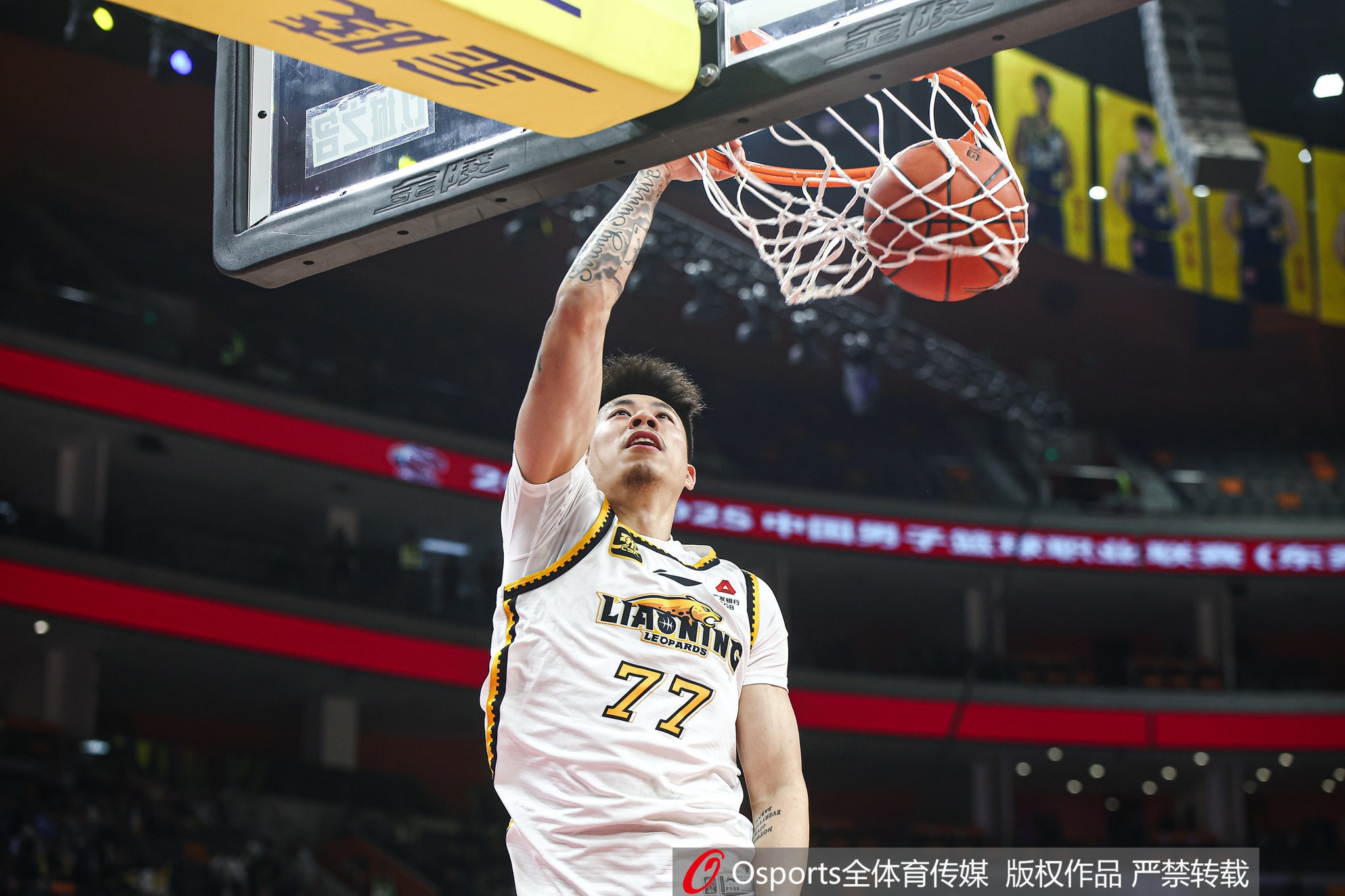 很拼！張鎮(zhèn)麟28投11中&三分14中5砍29分7板4助2斷 5個(gè)前場(chǎng)籃板